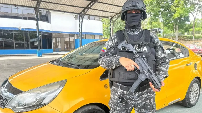 Rescatan a víctima de secuestro y recuperan vehículo en Esmeraldas